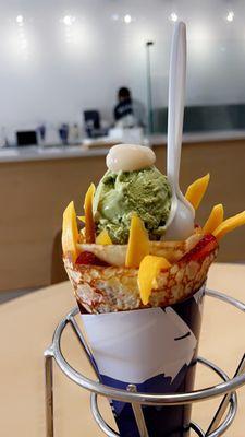 Mango Deluxe w/Strawberries, Matcha Gelato and Lychee