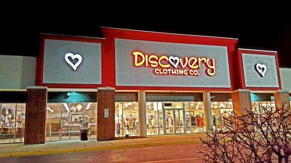 Discovery Clothing store Fox Valley fabulously open till 9:30pm most days ;-)