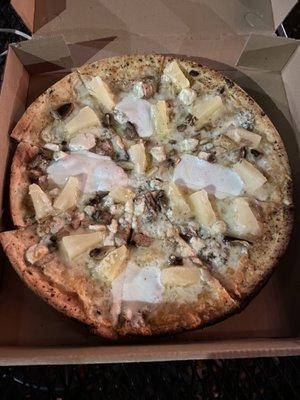 White pizza with pineapple