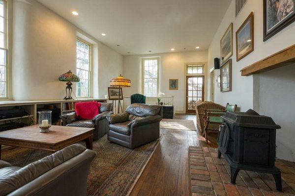 Gorgeous, sunlit living area.