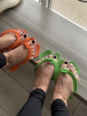 Two VV deluxe pedicures