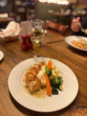 Gamberi Scampi with mashed potatoes and vegetables.