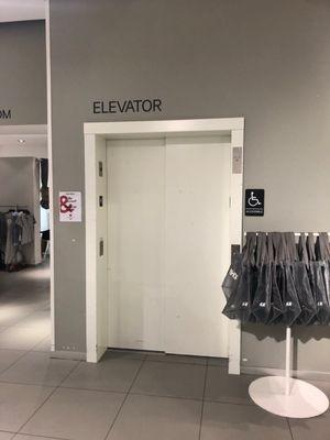 H&M The Avenues Elevator