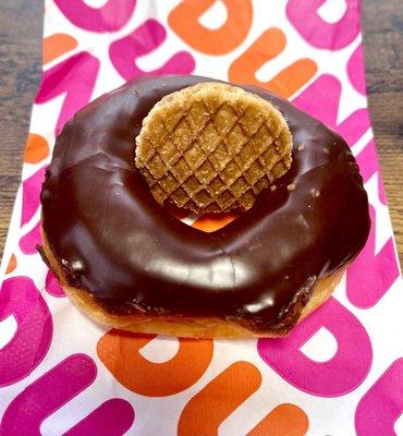 Stroopwafel donut - funny how I saw these cookies in WeHa target (+ pic) a few days ago now here's a donut with them