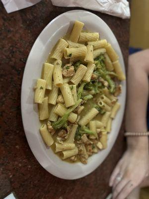 Chicken & broccoli rigatoni