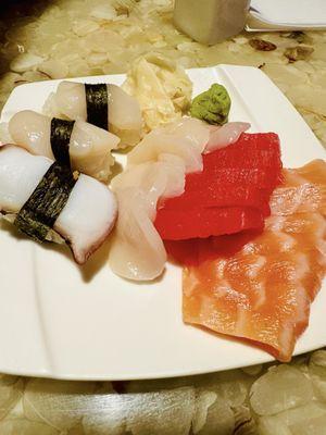 Nigiri with octopus, scallops and sashimi with scallops, tuna, salmon.