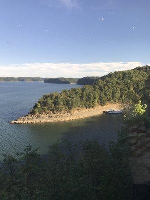 You can dock your houseboat for free on the shores and just enjoy