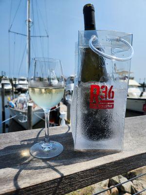 Unique ice bag for the table Pinot Gris