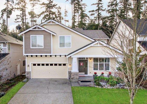 Rebecca Ridge/Sunrise Puyallup 4 or 5 beds, nearly 3,000sf, for $399,000! Check out the tour- http://www.tourfactory.com/1692947