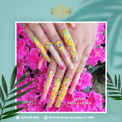 Hop into Easter with pastel nail colors! Soft hues of pink, blue, and yellow bring springtime vibes to your fingertips.