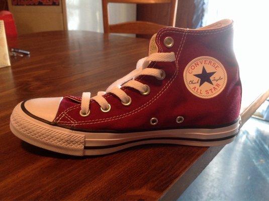 Maroon chuck taylor