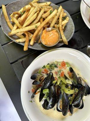 Mussels and side of fries