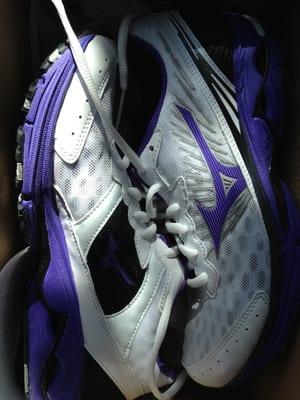 Mizuno wave rider 16