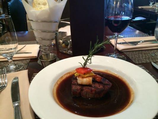 Filet with jumbo shrimp and bread