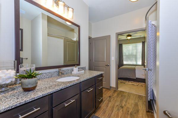 1760 Apartment Homes | Bathroom