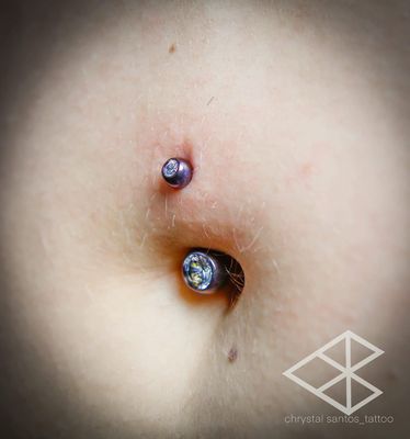 Anodized titanium belly piercing