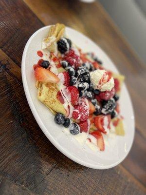 Mixed berries crepe