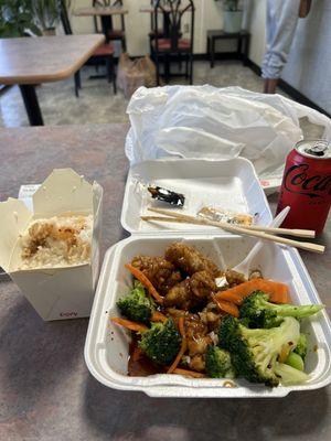 Orange chicken with broccoli and carrots and white rice