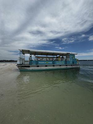 The paddle pub at an island stop