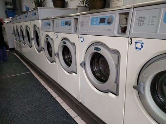 High efficiency Wascomat washers have a pre-wash cycle, a main wash cycle and three rinse cycles to guarantee clean, fresh smelling laundry!