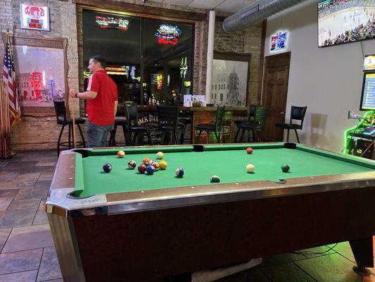 Pool table with no chalk