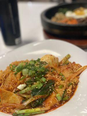 Spicy Rice Cake with Ramen