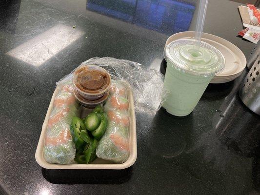 Shrimp  spring rolls and honey fue smoothie  it's delicious n they are fast even though it get really busy