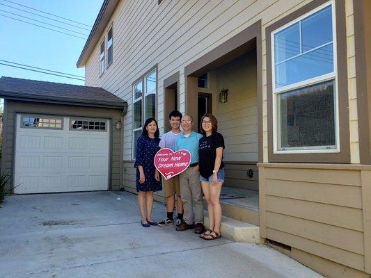 Happy Client. JPRealEstateTeam, Jenny Pham Realtor, JP Real Estate and Mortgage