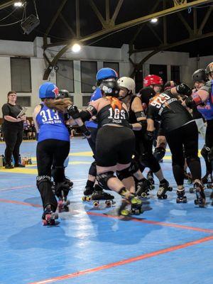 The Detroit Pistoffs take on the Devil's Night Dames!