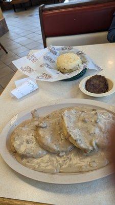 Biscuit n Gravy. Peppi biscuit.