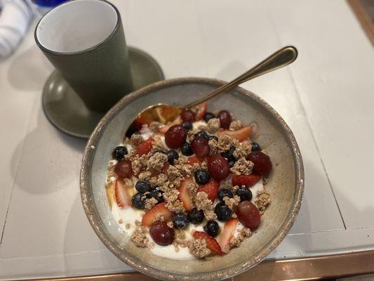 Fruit & yogurt parfait