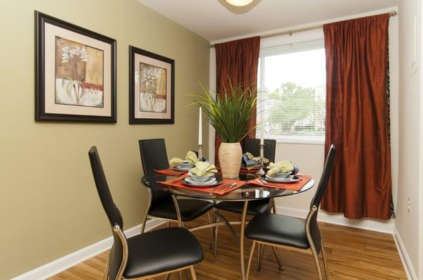 The Renaissance Club Apartments: 1BR Dining Area