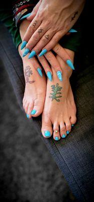 Valentine's Day - Tiffany Blue Chrome Nails. Tiffany Blue Gel Toes