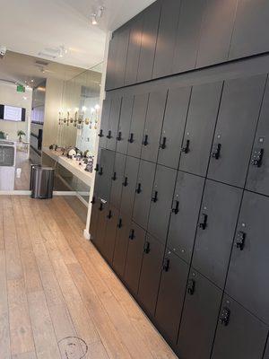 Lockers and Beauty Bar