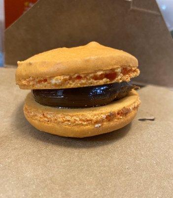 Dulce de Leche Macaron