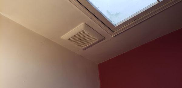 Bathroom exhaust fan