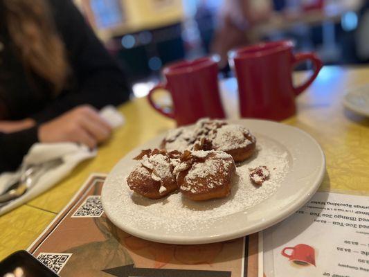 Maple bacon beignets !