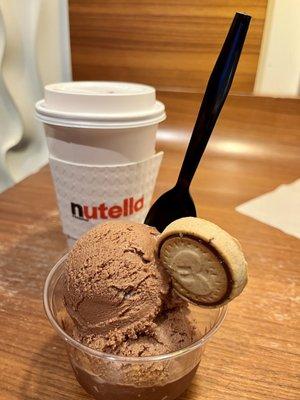 Nutella gelato with biscuit