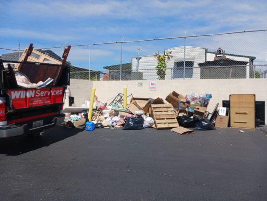 Dumpster refuse disposal cleanup hauling. 1 Chula Vista, CA 91911