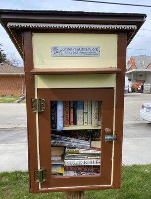 In the Romeo Village Park is a little free library