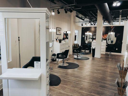 Jules & Zoa Statement Style Salon