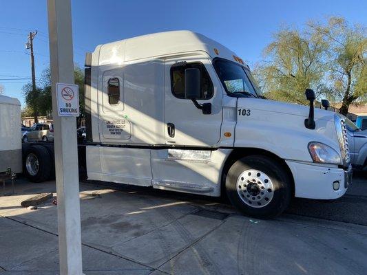 Semi Truck Exhaust 
Muffler Installation