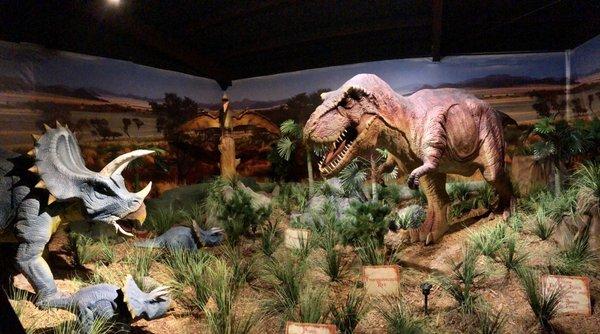 Animatronic dinosaur exhibit