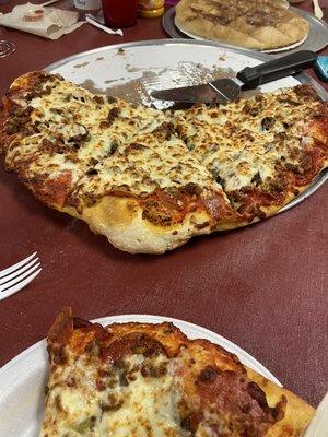 XL Deluxe Pizza