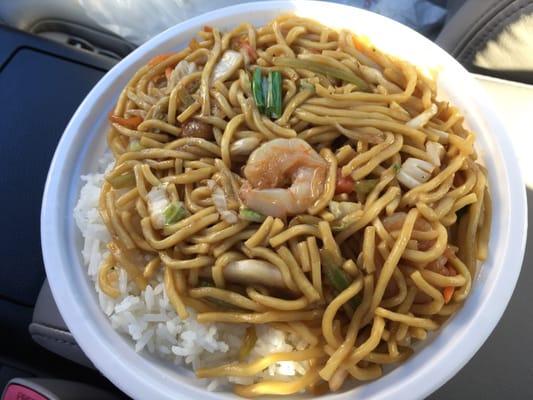 Shrimp lo mein with white rice