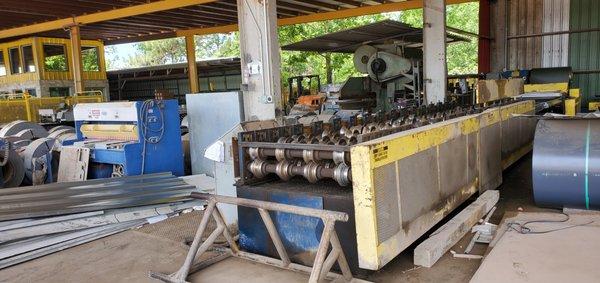 Sheet metal roll former