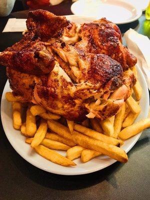 Pollo a la brasa con papas fritas