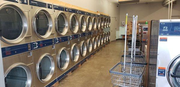 Plenty of dryers that all work well and are kept clean