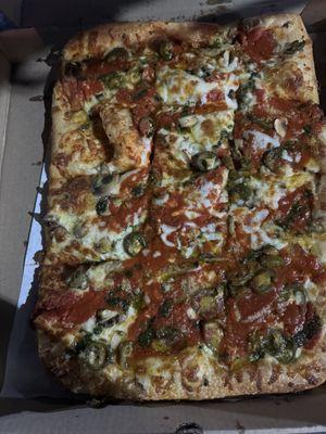 large 16" Grandma with jalapeños and mushrooms