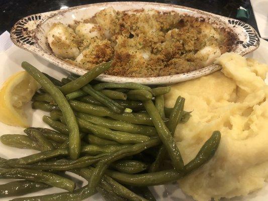 Scallops, mashed potatoes and green beans. Fantastic!